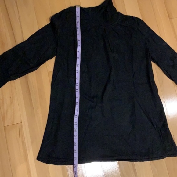 RW&CO 3/4 length black turtleneck - size M - Picture 13 of 16